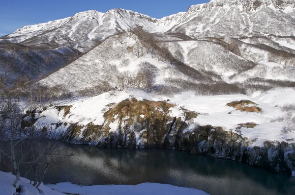 Зима в долине гейзеров — стоковое фото