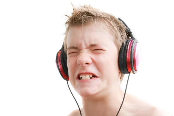 Menino louco ouve música em headph vermelho — Fotografia de Stock