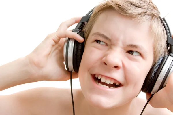 De gekke jongen luistert naar muziek — Stockfoto