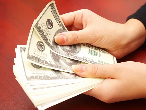 Female hands recalculate a pack of dolla — Stock Photo, Image