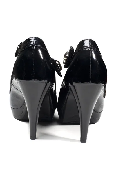 白で隔離される黒い女性靴 — ストック写真