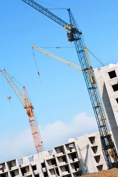 Building crane and building house — Stock Photo, Image