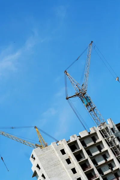 Building crane and building house — Stock Photo, Image