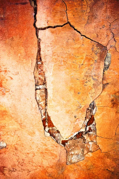 Ściana z crackiem i łuszczenie farby — Zdjęcie stockowe
