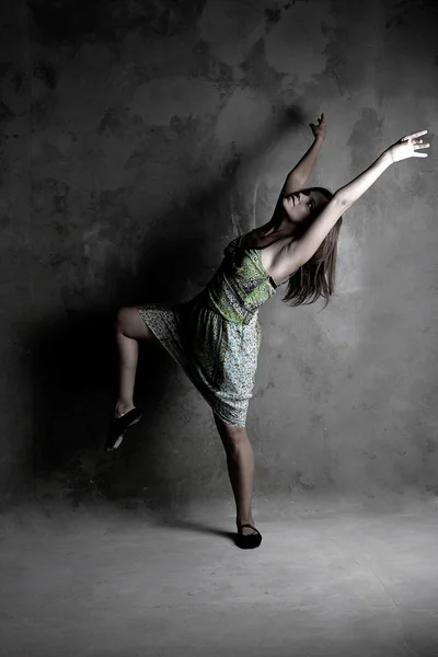 stock image Young modern dancing girl in colorful dress