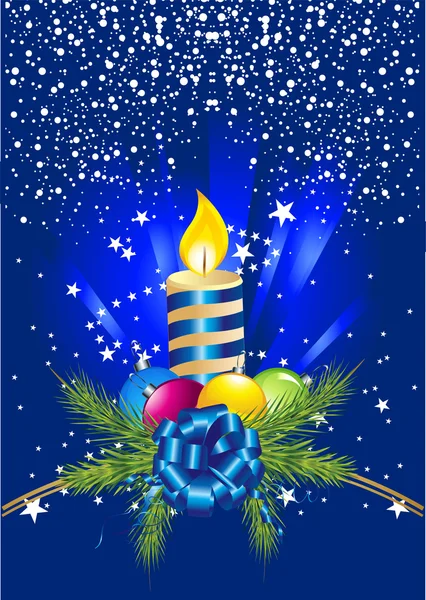 Weihnachtskugel, Kerze und Kiefer. — Stockfoto
