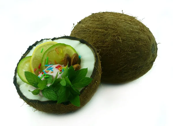 Kokos mit Eis — Stockfoto