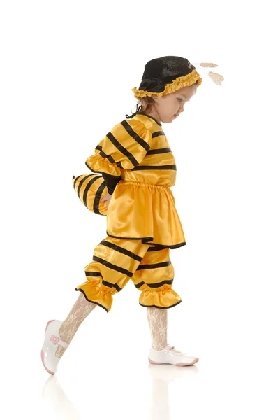 Het kleine meisje in jurk van een honingbij — Stockfoto
