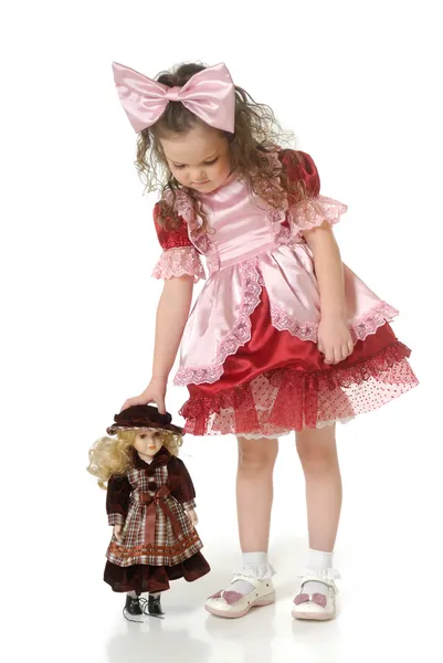 La petite fille avec poupée — Photo