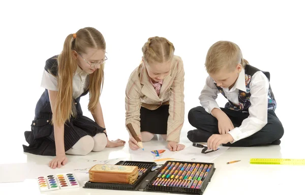 Kinderen die zich bezighouden met tekening — Stockfoto