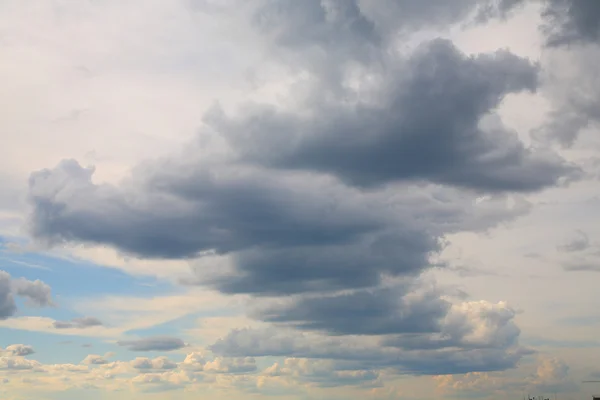 Небо та хмари — стокове фото