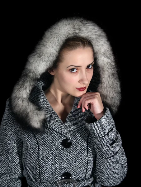 Gri paltolu kadın portresi — Stok fotoğraf
