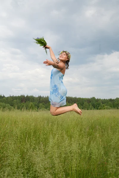 Springen meisje — Stockfoto