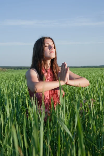 Girl doing yoga against nature — Stock Photo, Image