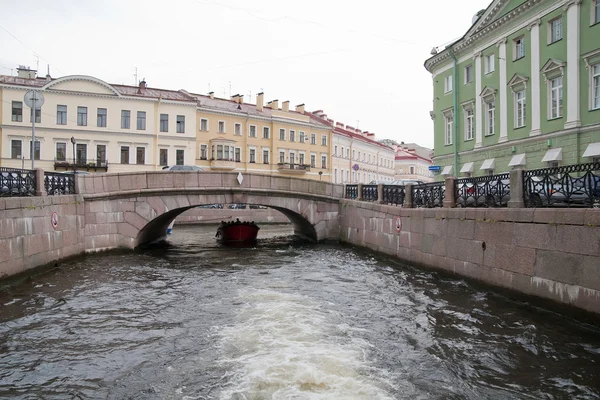 Поездка на лодке в Санкт-Петербург — стоковое фото