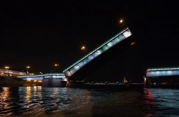 Liteiniy Brücke in der Nacht — Stockfoto