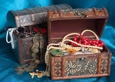 Treasure chests clipart