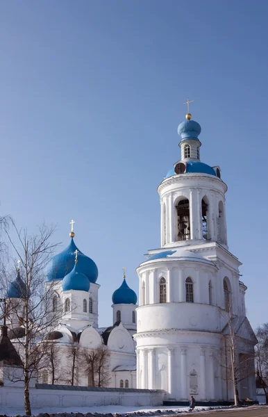 Mosteiro ortodoxo em Bogolubovo. Russi. — Fotografia de Stock