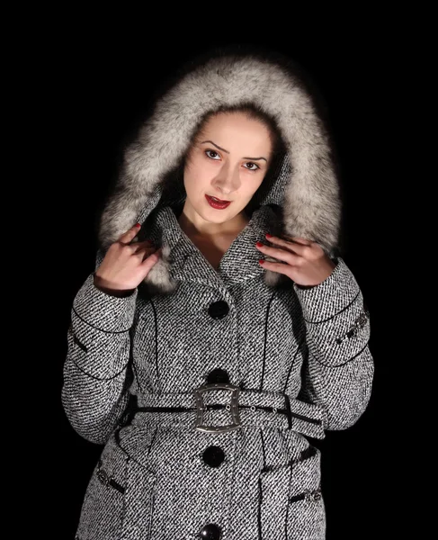 Porträt einer sexy Frau im grauen Mantel — Stockfoto