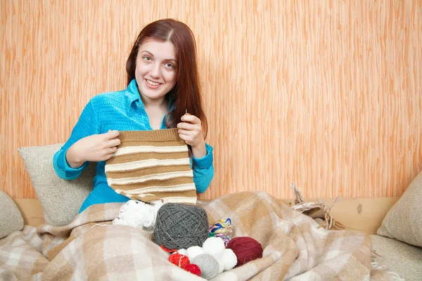 Knitting woman — Stock Photo, Image