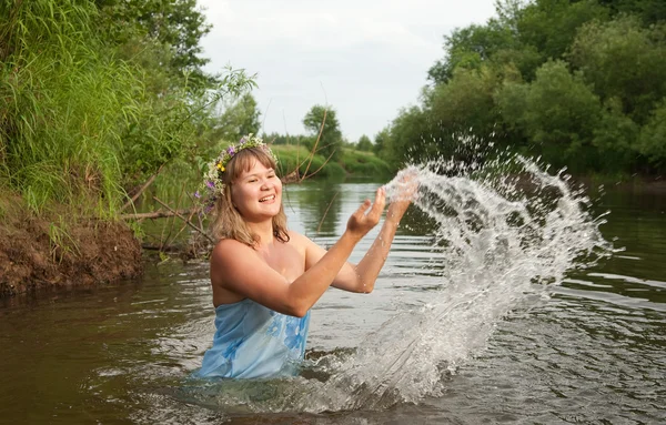 Girl playing into water — Stock Photo, Image