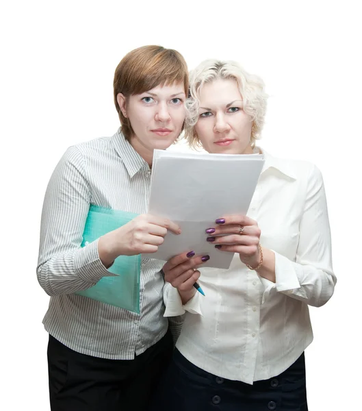 Två businesswomans innehar dokument — Stockfoto