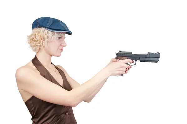 Blond meisje pogend een zwarte pistool — Stockfoto