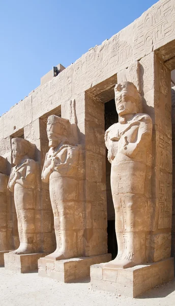 Estatuas en el templo de Karnak —  Fotos de Stock