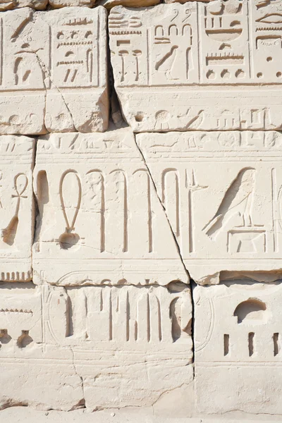 Τοίχο μέσα στο ναό του Καρνάκ στο Λούξορ — Φωτογραφία Αρχείου