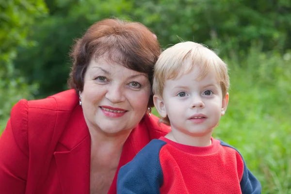 Бабушка с мальчиком — стоковое фото