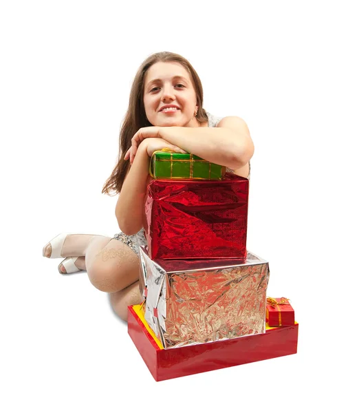 Flicka med nuvarande lådor — Stockfoto
