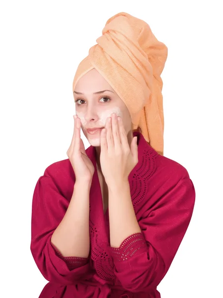 Giovane ragazza, facendo maschera cosmetica — Foto Stock