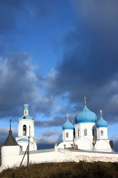 Mosteiro Ortodox em Bogolubovo. Rússia — Fotografia de Stock