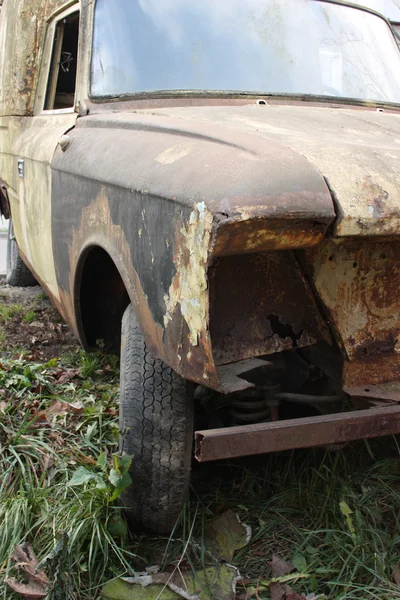 Ancienne voiture abandonnée — Photo