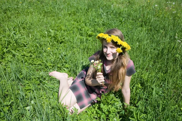 A virágfüzér lány — Stock Fotó