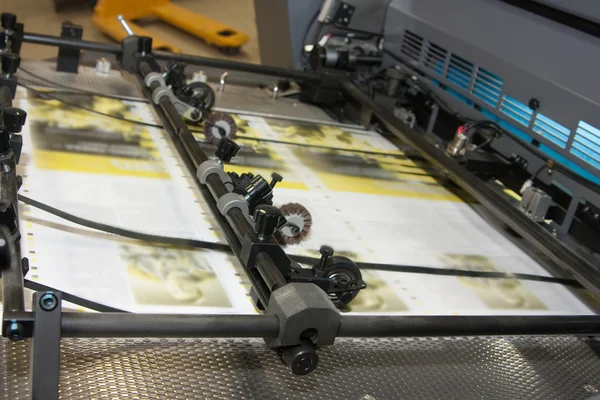 Gazety na offsetowej maszynie drukowane — Zdjęcie stockowe