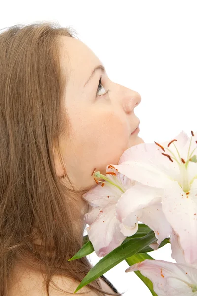Mladá žena s lily na bílém pozadí — Stock fotografie