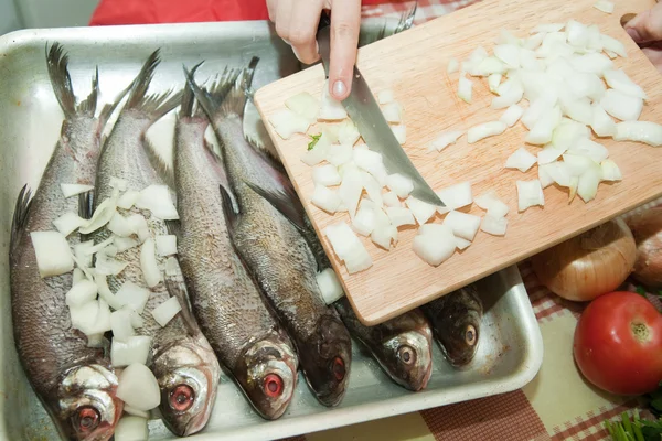 Cooking a fresh fish — Stock Photo, Image