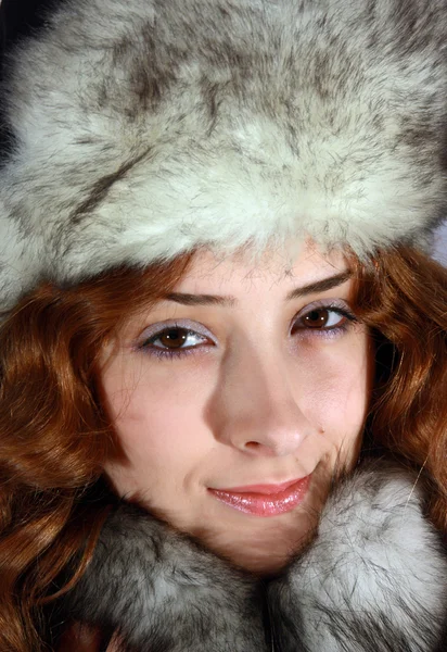 Kutup tilkisi şapkalı kız portresi — Stok fotoğraf
