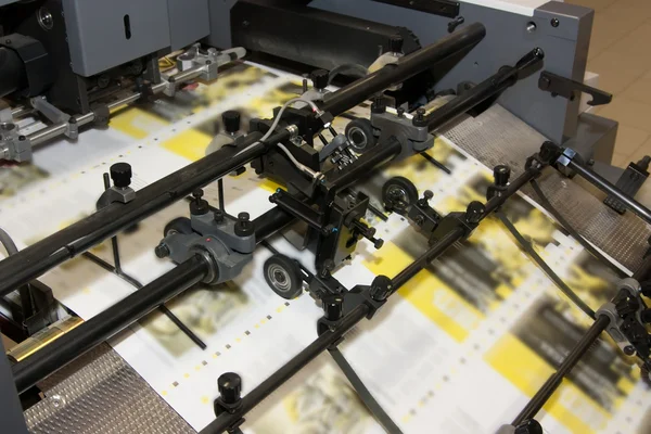Gazety na offsetowej maszynie drukowane — Zdjęcie stockowe
