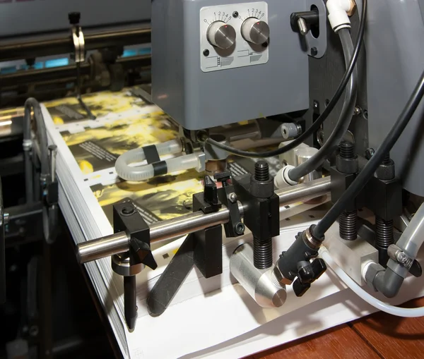 Газеты на офсетной печатной машине — стоковое фото