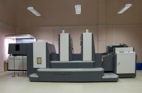 Die Offset-Zweiteiler-Druckmaschine — Stockfoto