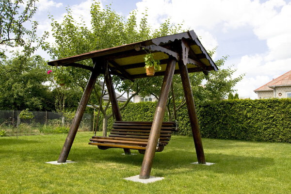 Swinging bench