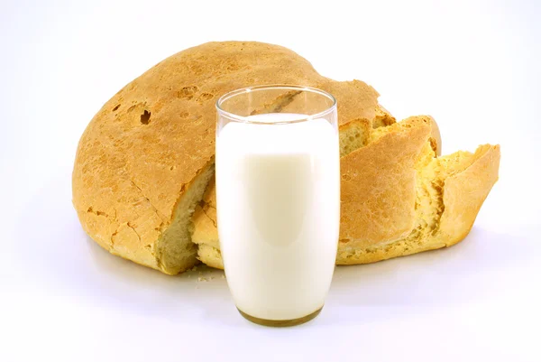Bread and milk — Stock Photo, Image