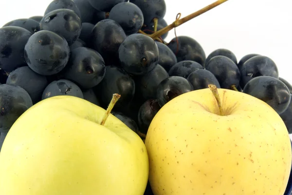 Druiven en apple — Stockfoto