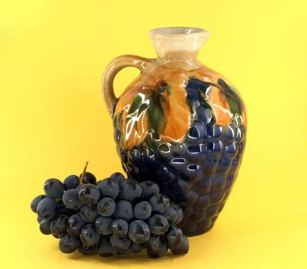 Decanter with grapes — Stock Photo, Image