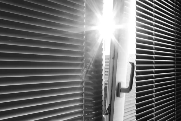 Ήλιο μέσα από το παράθυρο — Φωτογραφία Αρχείου