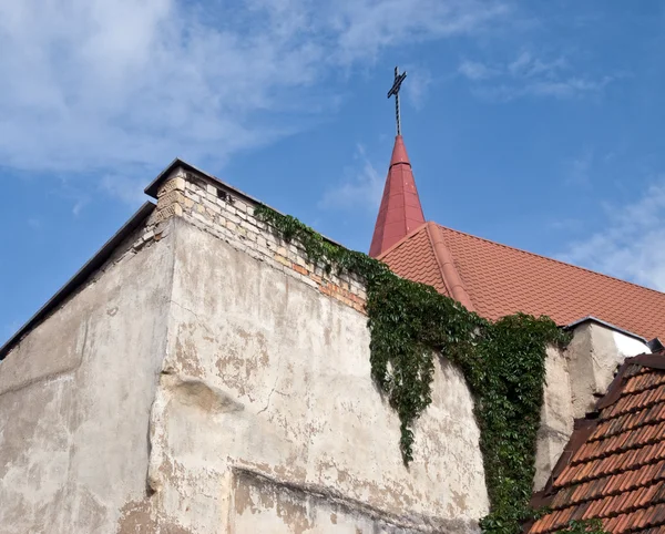 Spitze der alten Kirche — Stockfoto