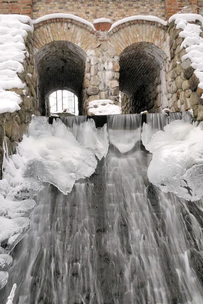 Antiguo molino de agua en invierno — Foto de Stock