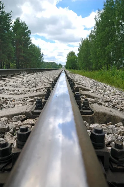 Velhos trilhos ferroviários de aço — Fotografia de Stock